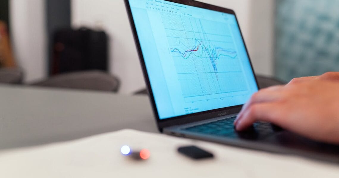 monitoring laptop